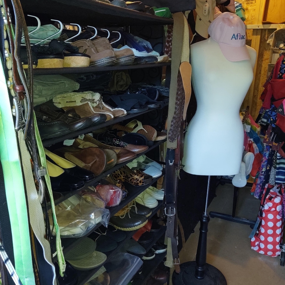 Cheryl's She Shed Deals check out my Closet - Picture 4 of 8